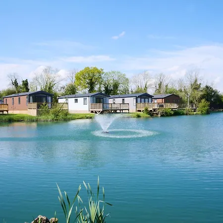 New - Water Lily Luxury Lakeside 度假居