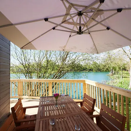 New - Water Lily Luxury Lakeside *