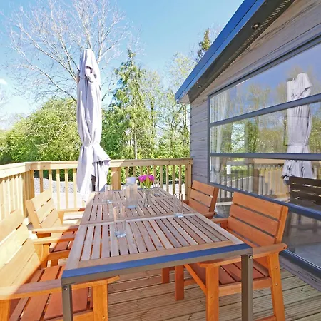 New - Water Lily Luxury Lakeside *