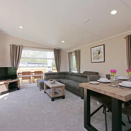 度假居 New - Water Lily Luxury Lakeside *