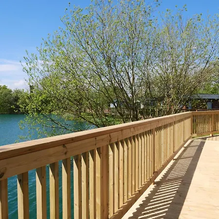 New - Water Lily Luxury Lakeside *