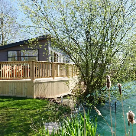 New - Water Lily Luxury Lakeside 度假居 *