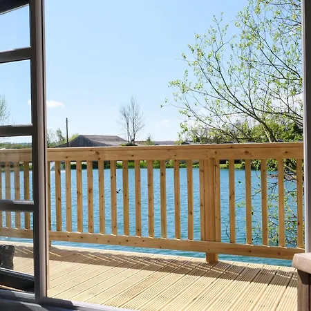 Holiday home New - Water Lily Luxury Lakeside