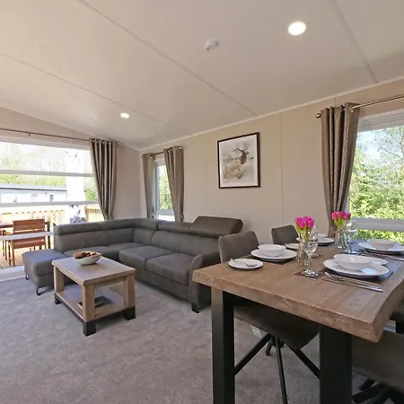 New - Water Lily Luxury Lakeside * Malton