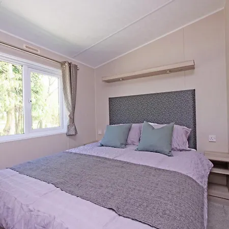 New - Water Lily Luxury Lakeside Malton