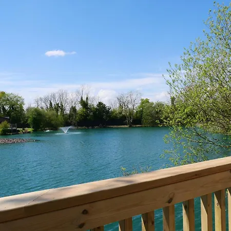 New - Water Lily Luxury Lakeside * Malton