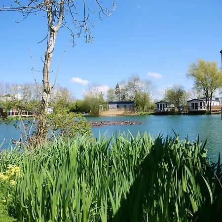 Holiday home New - Water Lily Luxury Lakeside