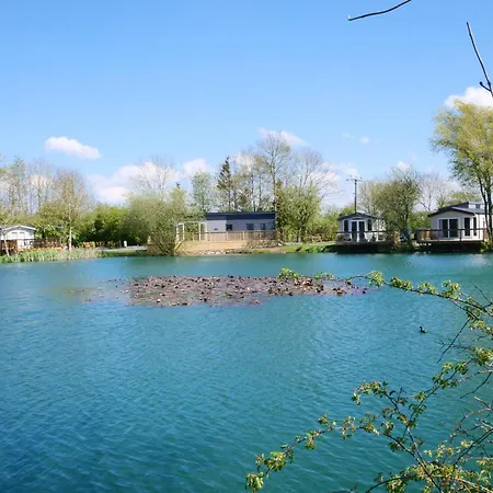 New - Water Lily Luxury Lakeside Holiday home Malton