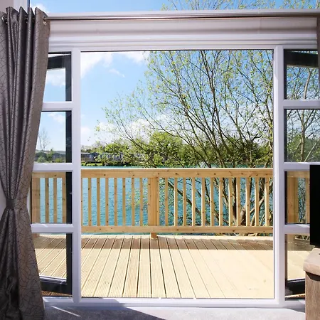 New - Water Lily Luxury Lakeside *
